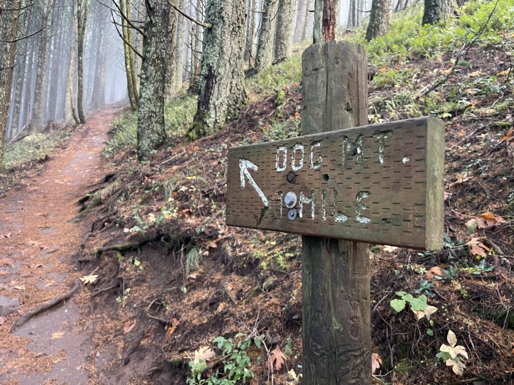 A sign directing hikers toward the Dog Mountain summit, 1 mile away. 